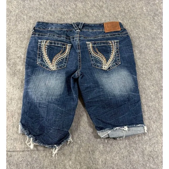 Ariya Jeans Women's Cuffed Shorts 9/10 Cut Off Distressed Embroidered Pockets - Picture 3 of 7